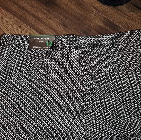 Made in Italy Women's Capri Dress Pant - Picture 3 of 4